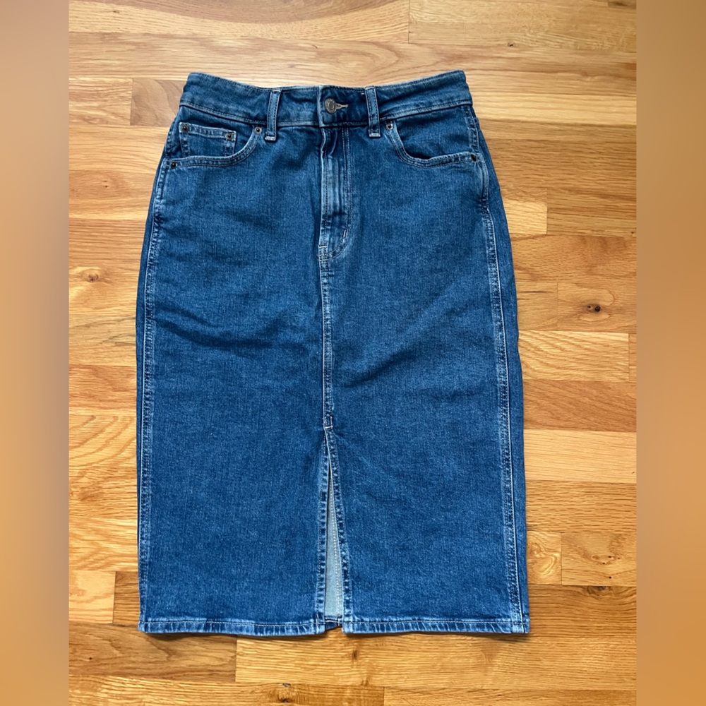 GAP Classic Blue Denim Pencil Skirt
